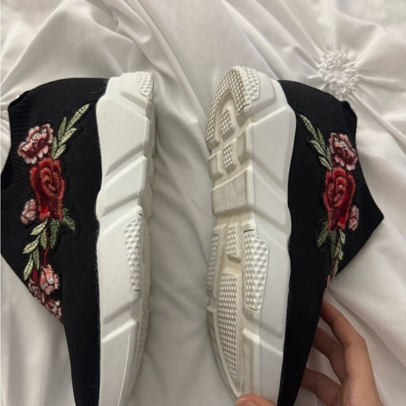 Floral Embroidered Black Slip-On Sneakers - Picture 5 of 6